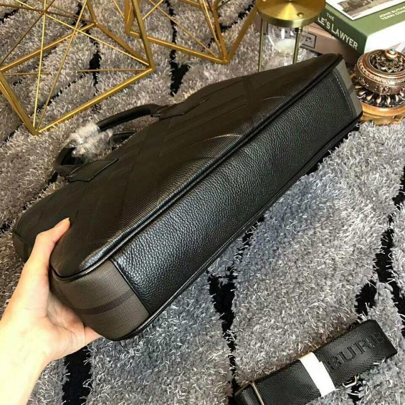 Túi xách nam Burberry da đen vàng siêu cấp 