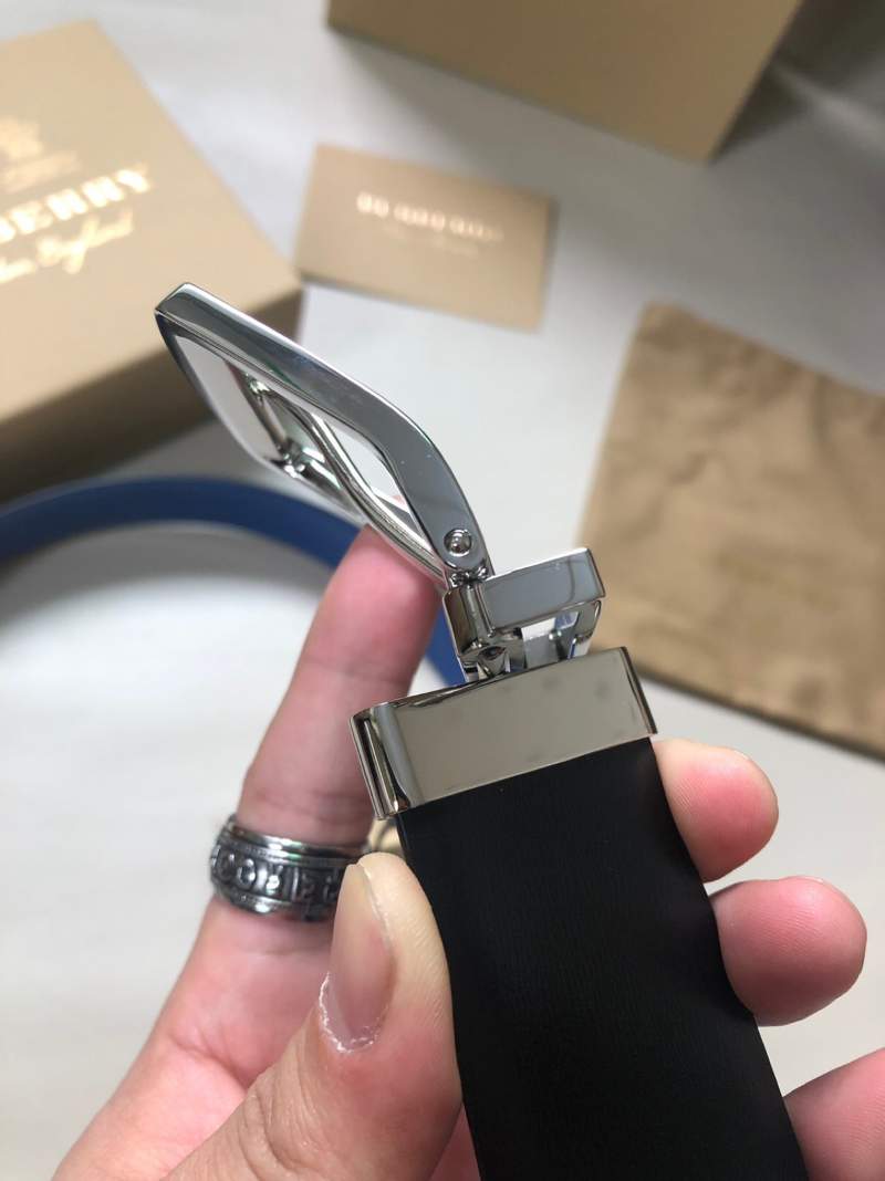 Dây lưng nam Burberry đen mặt khóa kim siêu cấp