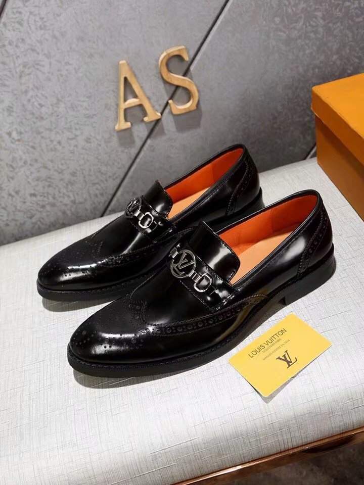 giá của giày Louis Vuitton nam chính hãng