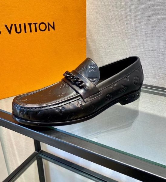 Giày lười Louis Vuitton like au đế cao da lỳ khoá xích GLLV01