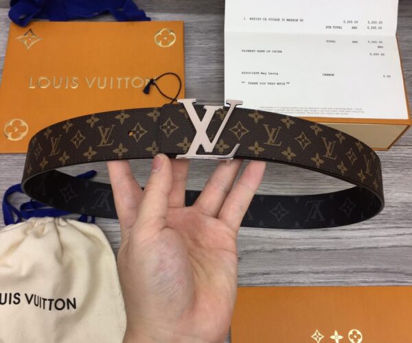 Thắt lưng Louis Vuitton dây 2 mặt hoa Monogram khóa trắng Like Auth