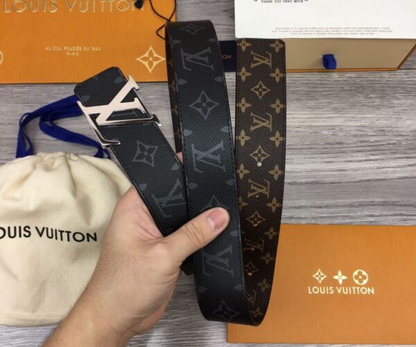 Thắt lưng Louis Vuitton dây 2 mặt hoa Monogram khóa trắng Like Auth