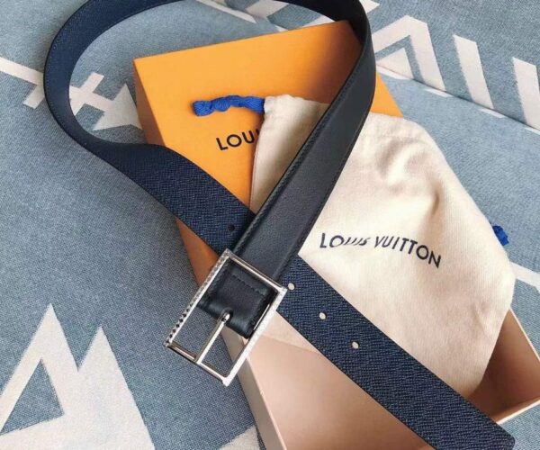 Thắt lưng Louis Vuitton like au mặt khoá kim chữ nhật viền khắc logo trắng TLLV21