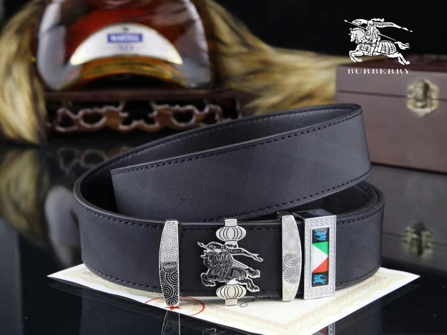 Thắt lưng nam Burberry siêu cấp kẻ đen mặt khóa ngựa 