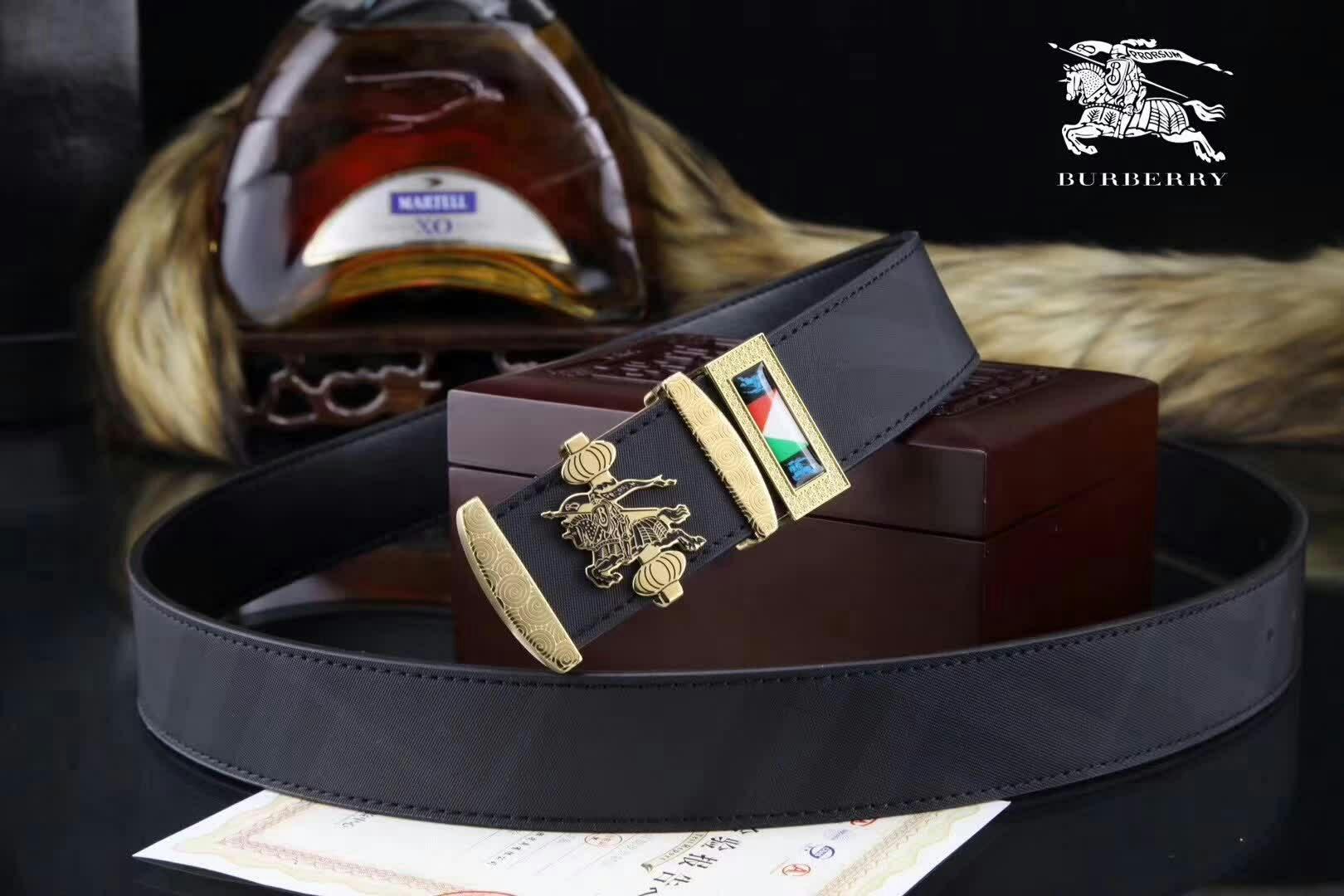 Thắt lưng nam Burberry siêu cấp kẻ đen mặt khóa ngựa 