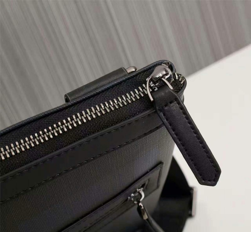 Túi đeo chéo Burberry siêu cấp kẻ sọc xanh đen 