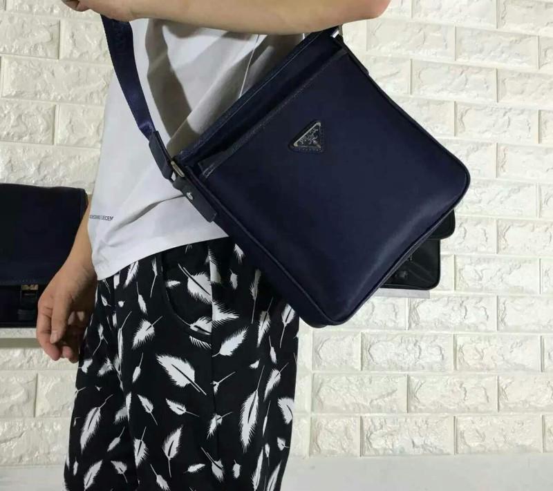 Túi đeo chéo da Prada siêu cấp xanh