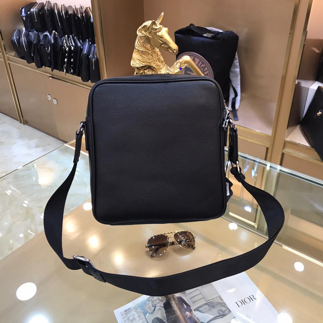 Túi đeo chéo Gucci siêu cấp đen da trơn