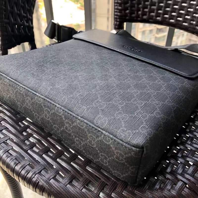 Túi đeo chéo Gucci họa tiết logo xanh nắp đen TDCGC12