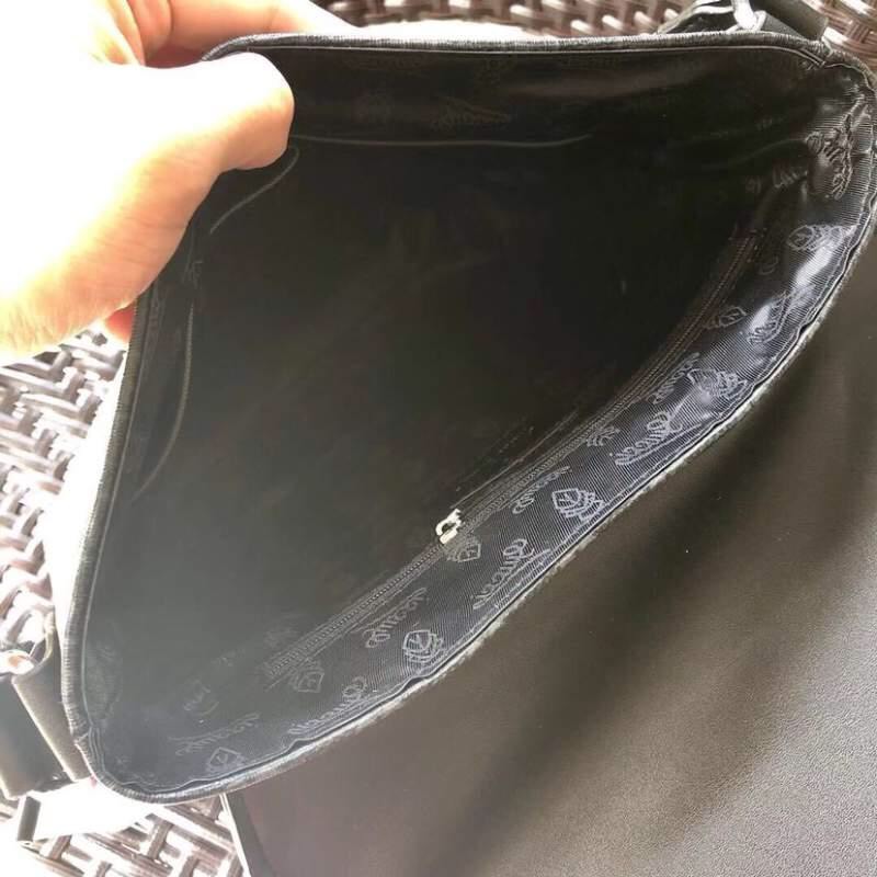 Túi đeo chéo Gucci họa tiết logo xanh nắp đen TDCGC12