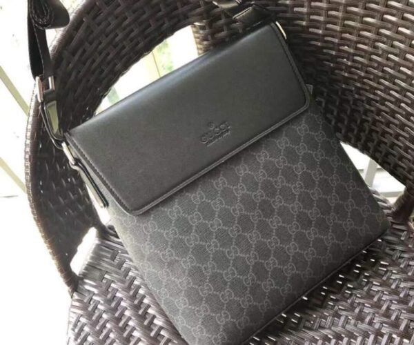 Túi đeo chéo Gucci họa tiết logo xanh nắp đen TDCGC12