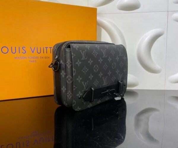 Túi đeo chéo Louis Vuitton like au hoạ tiết hoa đen có quai TDCLV22