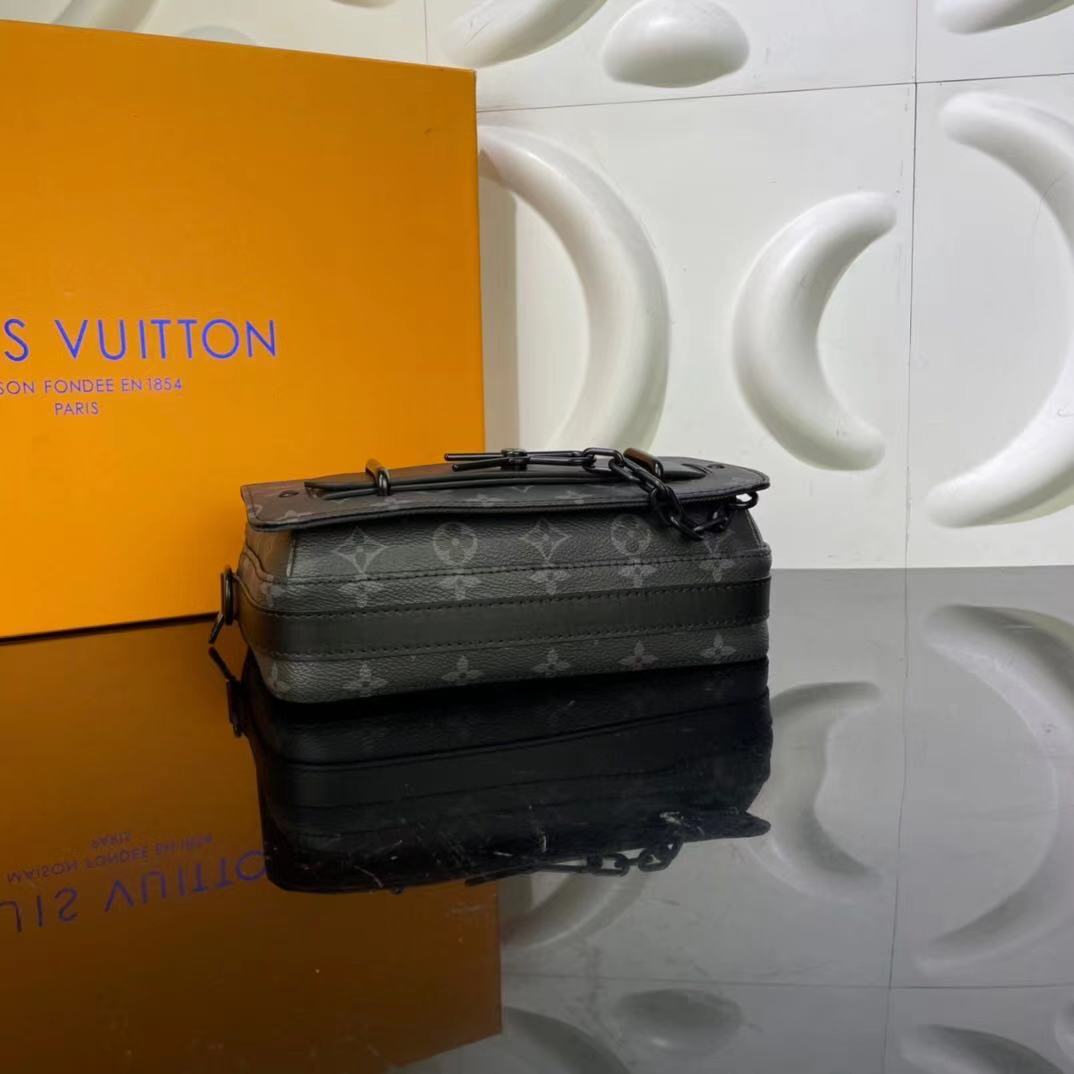 Túi đeo chéo Louis Vuitton like au hoạ tiết hoa đen có quai TDCLV22