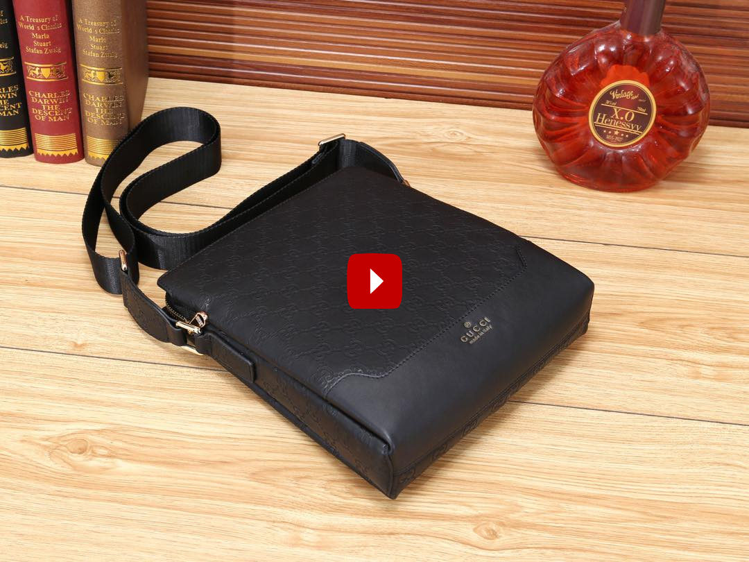 Túi đeo chéo Gucci siêu cấp đen trơn hoạ tiết logo