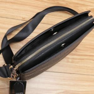 Túi đeo chéo Gucci siêu cấp đen trơn hoạ tiết logo
