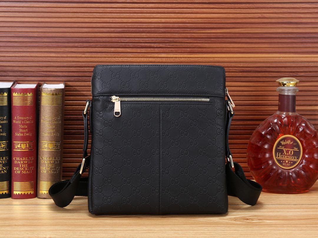 Túi đeo chéo Gucci siêu cấp đen trơn hoạ tiết logo