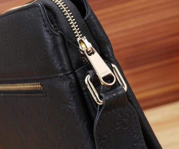 Túi đeo chéo Gucci siêu cấp đen trơn hoạ tiết logo