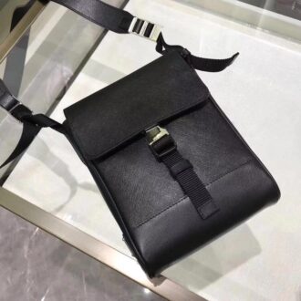 Túi đeo chéo nam Prada siêu cấp đen da trơn