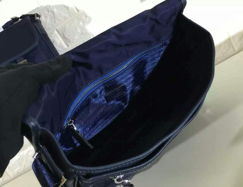 Túi đeo chéo Prada nam siêu cấp xanh hai khóa bấm