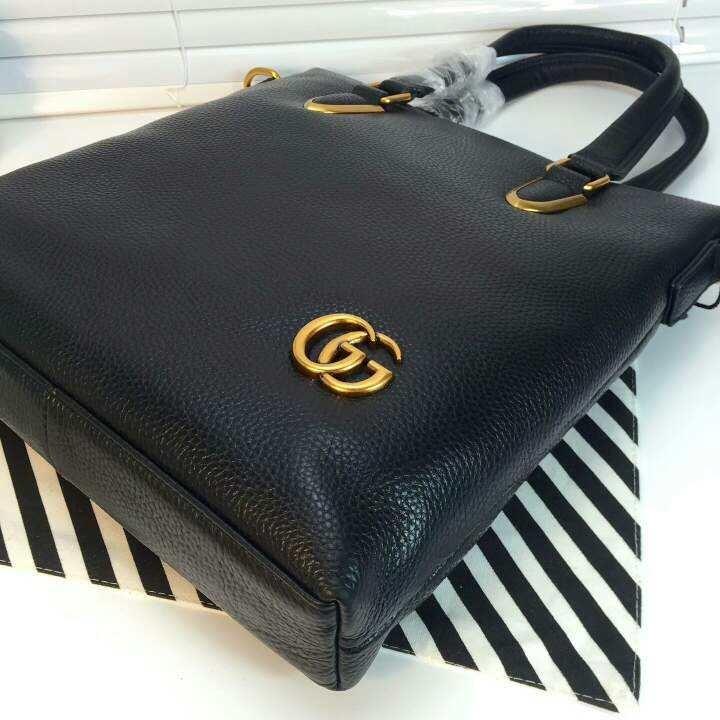 Túi xách Gucci nam mini đen logo G nổi hàng siêu cấp