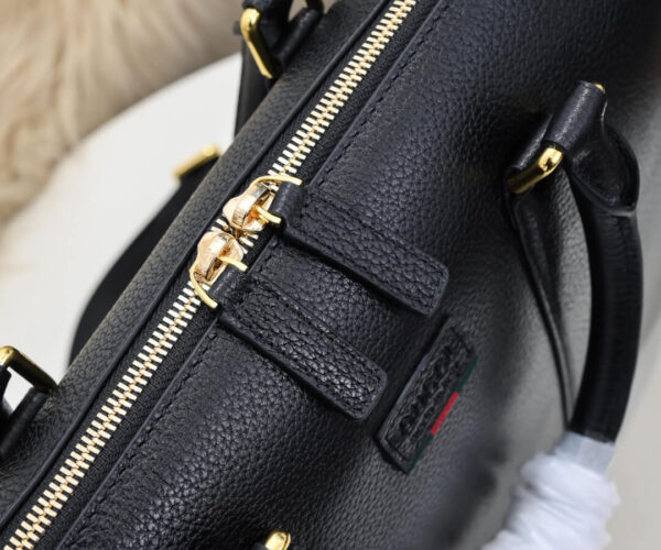 Túi xách nam Gucci siêu cấp da nhăn màu đen khóa đôi