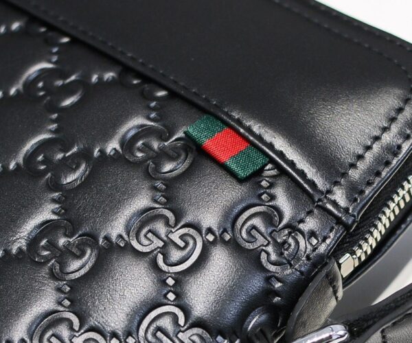 Túi xách nam Gucci siêu cấp đen da sần hoạ tiết logo G màu đen