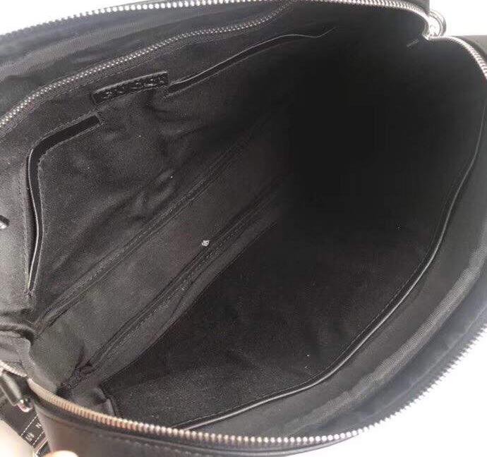 Túi xách nam Gucci siêu cấp trắng họa tiết sọc xanh đỏ