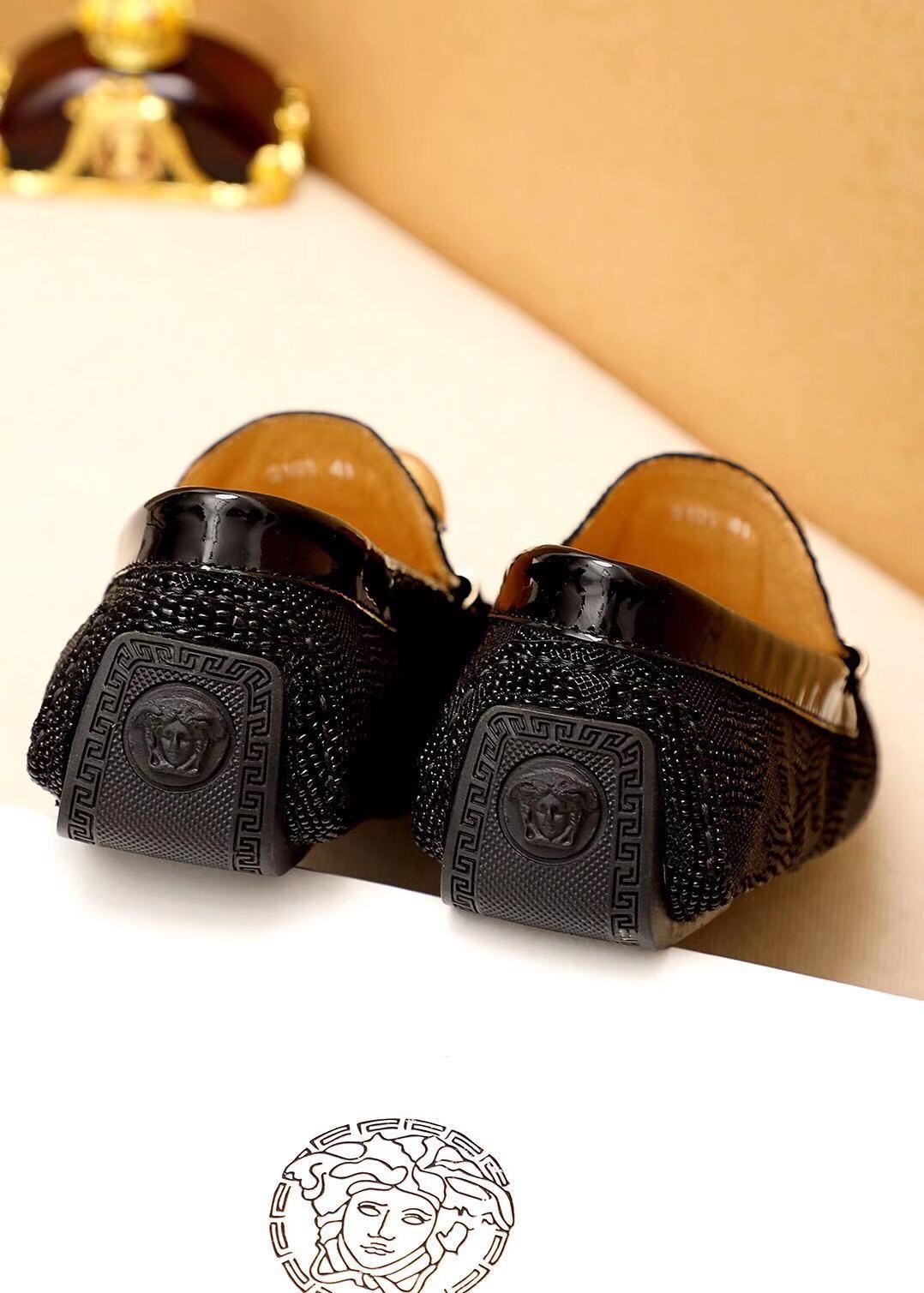 Giày nam Versace siêu cấp họa tiết da sần GLV15