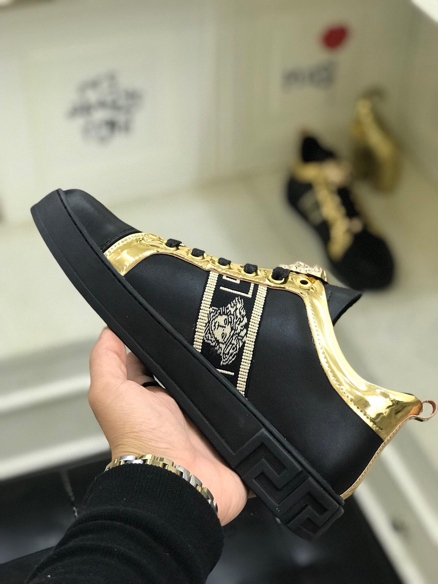 Giày nam Versace siêu cấp hoạ tiết logo vàng đen GLV14