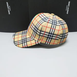 Mũ nam Burberry siêu cấp vàng họa tiết cầu vồng