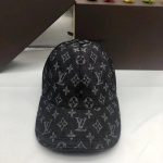 Mũ nam Louis Vuitton siêu cấp đen họa tiết logo