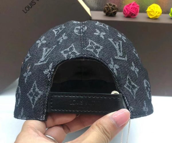 Mũ nam Louis Vuitton siêu cấp đen họa tiết logo