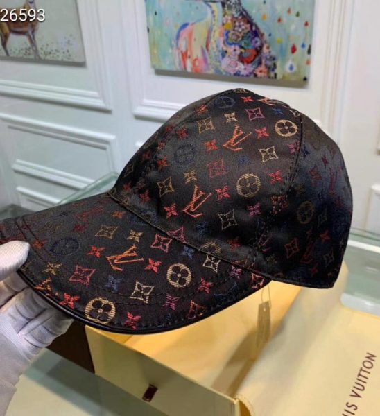 Mũ nam Louis Vuitton siêu cấp họa tiết logo LV tím
