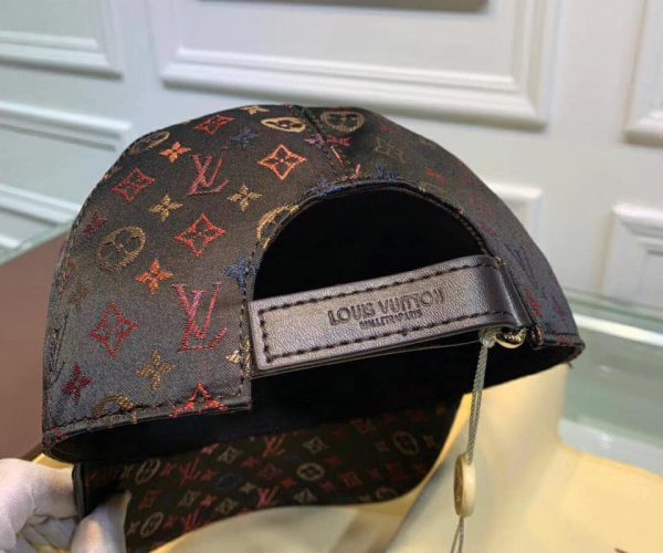 Mũ nam Louis Vuitton siêu cấp họa tiết logo LV tím