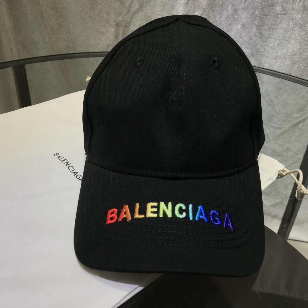 Mũ Balenciaga nhé ạ Ai mua báo em  Sisters Authentic  Facebook