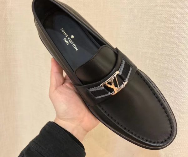 Giày lười Louis Vuitton like au họa tiết tag vải GLLV26