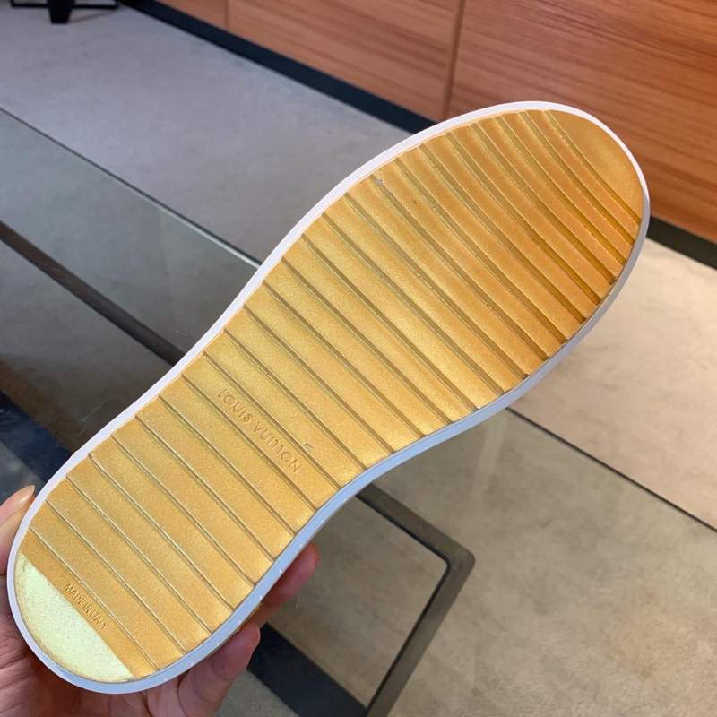 Giày nam Louis Vuitton siêu cấp trắng họa tiết logo vàng