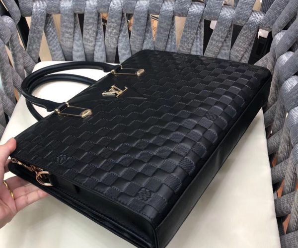 Túi xách nam Louis Vuitton siêu cấp da sần họa tiết caro