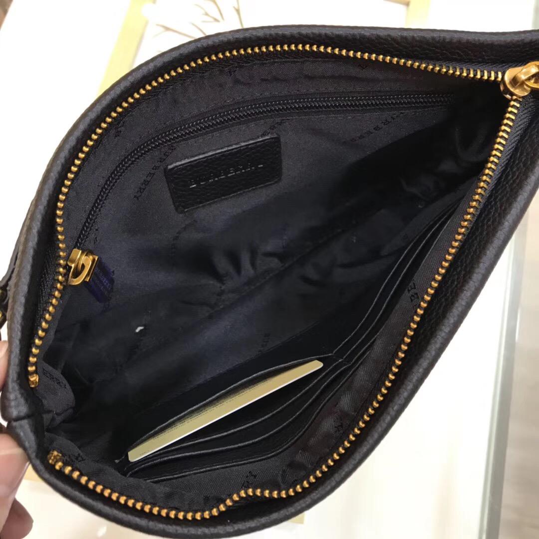 Ví nam Burberry siêu cấp cầm tay da nhăn họa tiết logo chìm