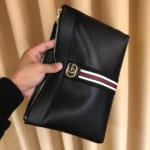 Ví nam Gucci siêu cấp cầm tay đen họa tiết vạch kẻ