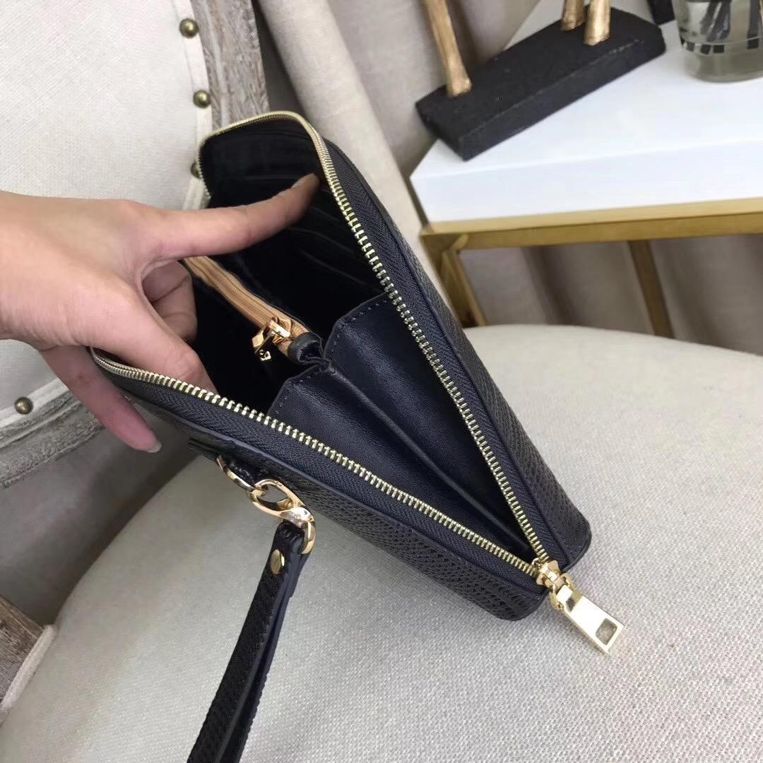 Ví nam Prada siêu cấp cầm tay da nhám họa tiết logo