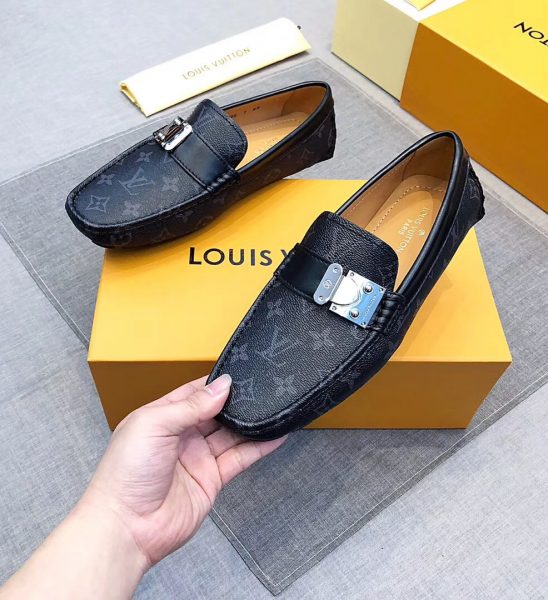 Giày lười Louis Vuitton siêu cấp da đen khóa lệch