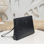 Clutch nam Gucci cầm tay da dập vân logo siêu cấp