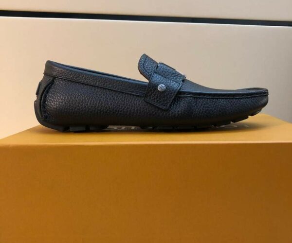 Giày lười Louis Vuitton da bò màu đen GLLV55