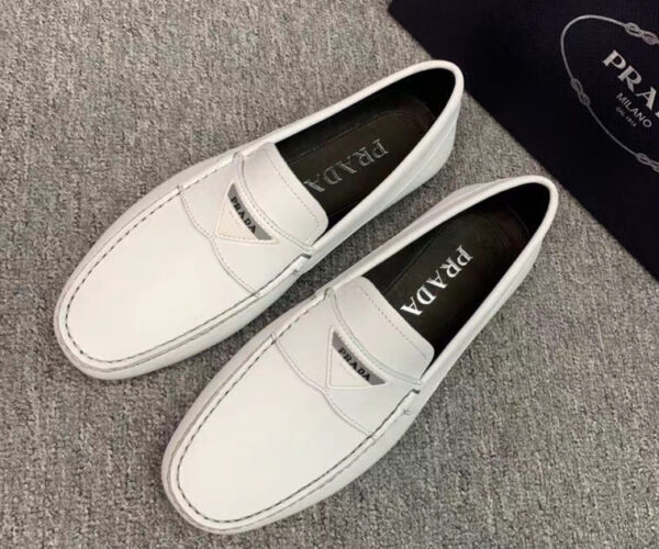 Giày lười Prada siêu cấp da trơn họa tiết logo màu trắng GLP36