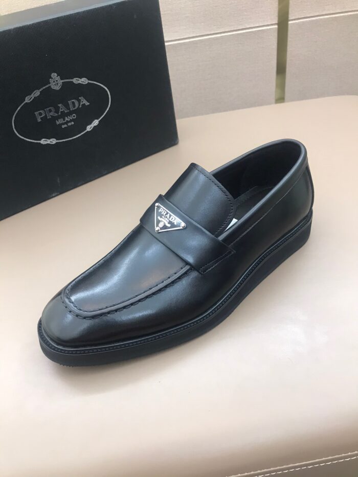 Giày lười Prada siêu cấp đế đúc logo tam giác màu đen GLP34