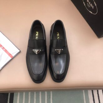 Giày lười Prada siêu cấp đế đúc logo tam giác màu đen GLP34