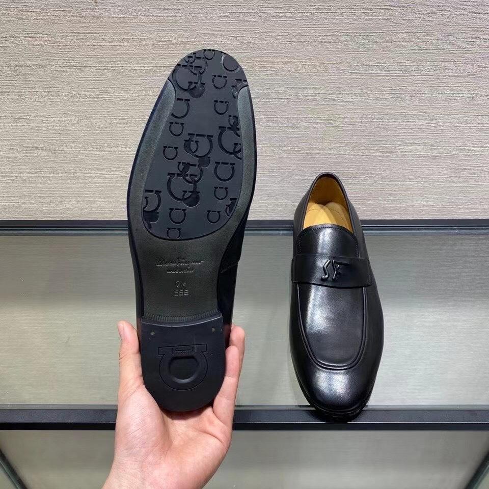 Giày lười Salvatore Ferragamo like au đế cao da trơn khoá logo đen GLSF15