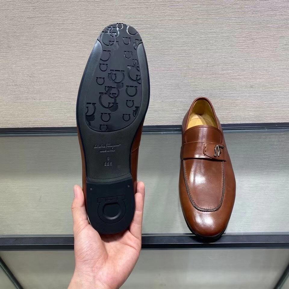Giày lười Salvatore Ferragamo like au đế cao da trơn khoá logo lệch màu nâu GLSF16