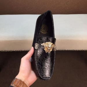 Giày lười Versace siêu cấp da đen khóa vàng